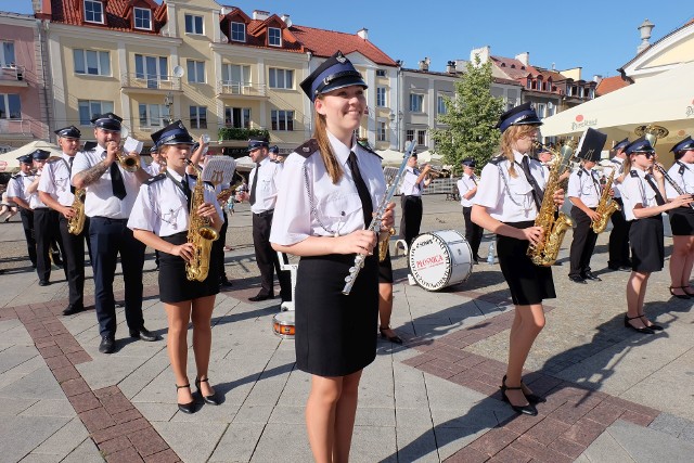 XXV Ogólnopolski Festiwal Orkiestr Ochotniczych Straży Pożarnych 2019 w Białymstoku. Nagrody rozdawał Waldemar Pawlak (zdjęcia)