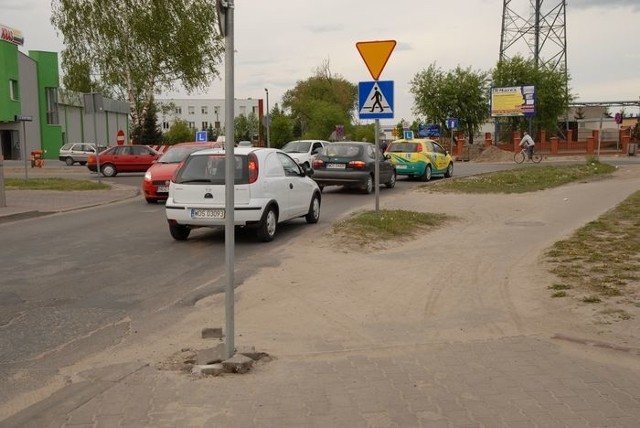 Skrzyżowanie ulic: Targowej, Zawadzkiego i Oświatowej.