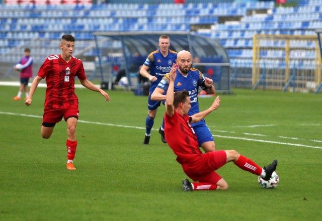 30.09.2020. Regionalny Fortuna Puchar Polski: 1/4 finału Podokręgu Katowice: Ruch Chorzów - Unia Kosztowy (Unia gospodarzem na stadionie Niebieskich).   Zobacz kolejne zdjęcia. Przesuwaj zdjęcia w prawo - naciśnij strzałkę lub przycisk NASTĘPNE