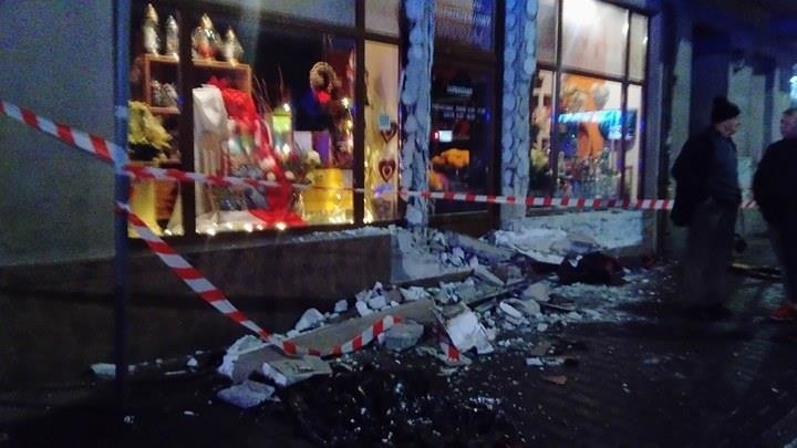 Wrocław: Miejski autobus wjechał w sklep. Co się stało?