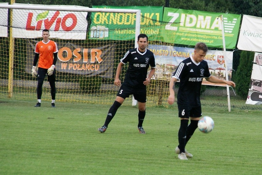 Nowy zespół Czarnych Połaniec zaczyna sezon w czwartej lidze. W drużynie doszło do ogromnych zmian kadrowych [ZDJĘCIA]