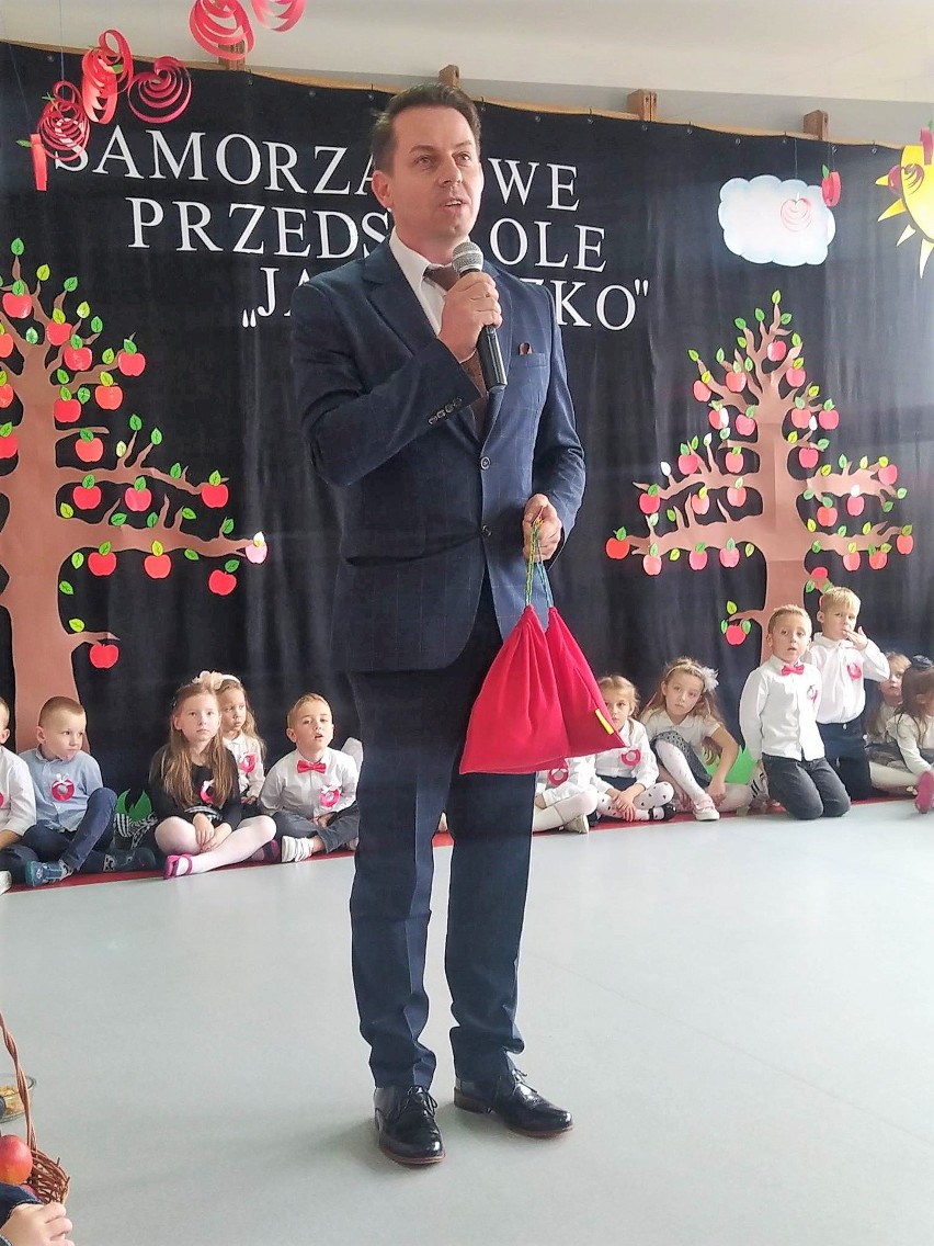 Otwarcie pierwszego w gminie Publicznego Przedszkola Samorządowego "Jabłuszko” w Bądkowie, w gminie Goszczyn. Zobacz zdjęcia