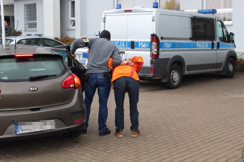 50-latek podejrzewany o seksualne wykorzystanie dziewczynki zatrzymany na Opolszczyźnie. Apel policji