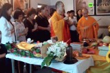 Buddyjski pogrzeb zwierząt. Są chowane jak ludzie [WIDEO]