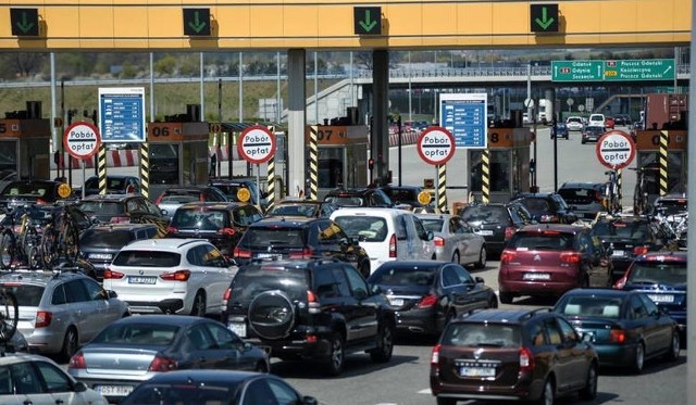 Kierowcy jadący autostradą A1 w kierunku Łodzi muszą liczyć się ze sporymi utrudnieniami.