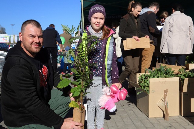 Nasza akcja „Drzewko za makulaturę” przyciąga wielu młodszych i starszych mieszkańców Lublina