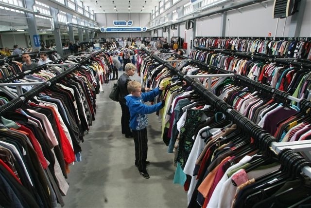 W nowym sklepie Proft Center można znaleźc codziennie 40 tysięcy sztuk odzieży