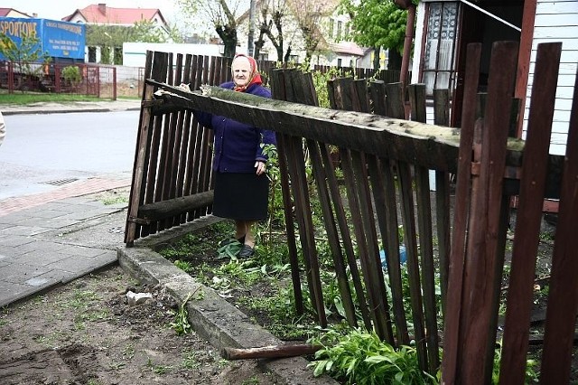 Naszego reportera poinformowała przerażona właścicielka płotu