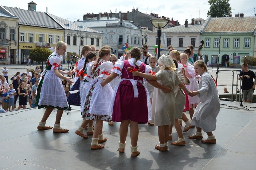 Sądeczanie uczyli się podstawowych kroków estońskich tańców [ZDJĘCIA]