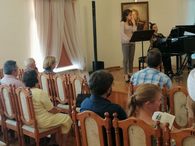 W sobotę w Ośrodku Chopinowskim w Szafarni zorganizowano koncert, podczas którego dzieła znakomitych polskich twórców wykonał duet Katarzyna Bąkowska – Katarzyna Nowaczewska-Manthey.Szafarska.