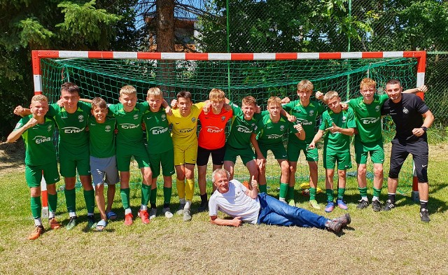 Młodzi piłkarze z SP 21 w turnieju w Głuchołazach występowali w strojach Akademii Piłkarskiej Warty Poznań