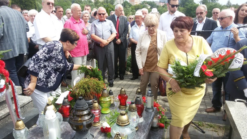Sosnowiec: Na cmentarzu w Zagórzu wspominali Edwarda Gierka ZDJĘCIA