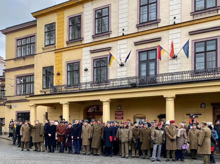 Śląska Brygada Obrony Terytorialnej już działa w Cieszynie, terytorialsi złożyli przysięgę na rynku ZDJĘCIA