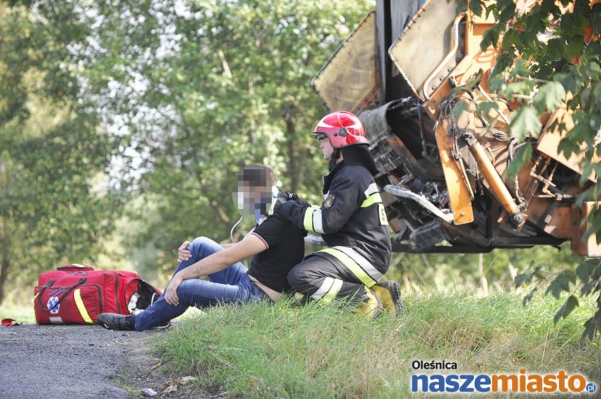 Wypadek pod Oleśnicą. Bułgar wjechał w śmieciarkę, zginął na miejscu (ZDJĘCIA)