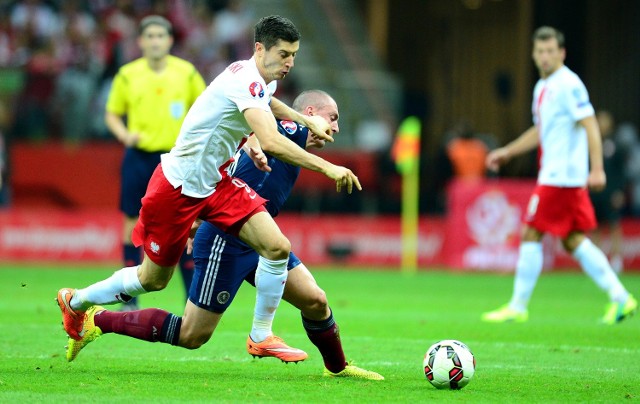 Przed rokiem kapitanowie obu drużyn Robert Lewandowski i Scott Brown toczyli zażarte boje na Stadionie Narodowym. Nie inaczej zapewne będzie dzisiaj wieczorem w Glasgow.