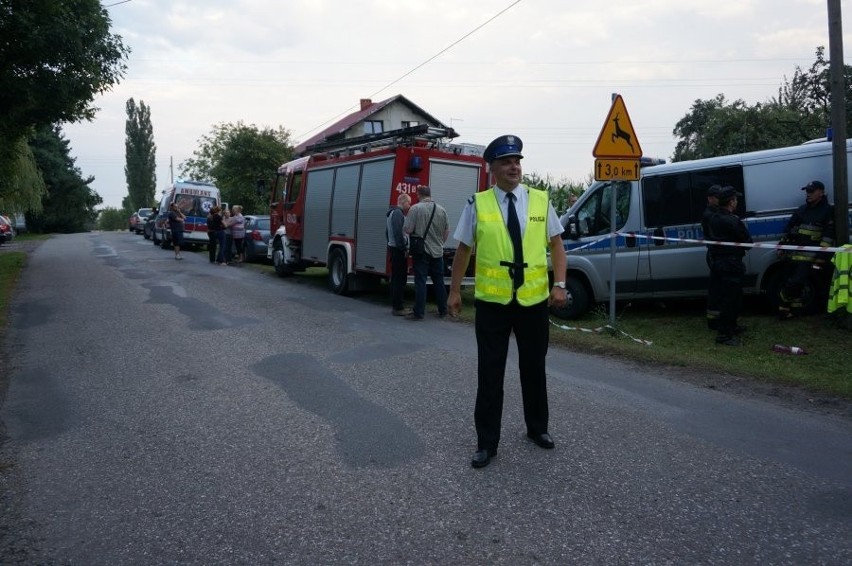 Ciało 62-letniej kobiety znaleziono w szambie w Kończycach. Zatrzymano jedną osobę [WIDEO]