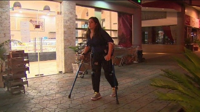 Mechaniczne spodnie, dzięki którym niepełnosprawni znów mogą chodzić.