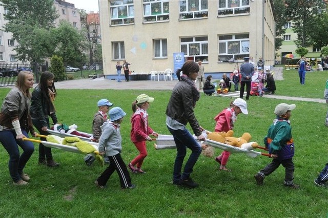 Przedszkolaki uczyły się bezpiecznego zachowania.