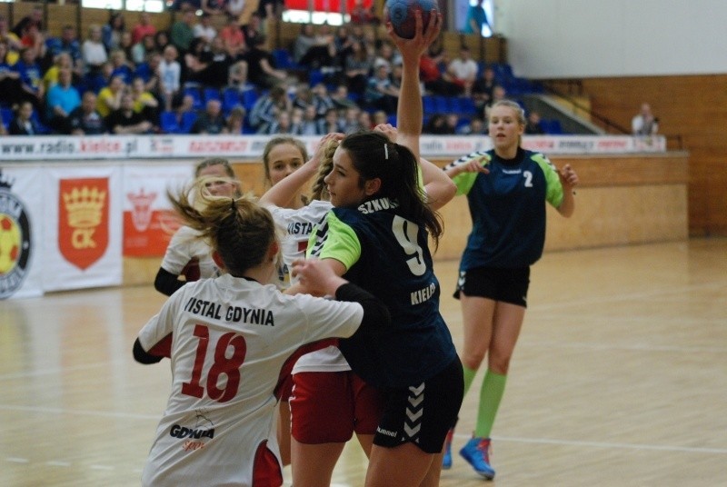 Półfinał mistrzostw Polski juniorek młodszych. Korona Handball Kielce - Vistal Gdynia 23:22