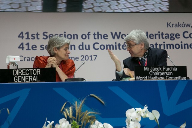 W sesji uczestniczy m.in. dyrektorka generalna UNESCO Irina Bokova