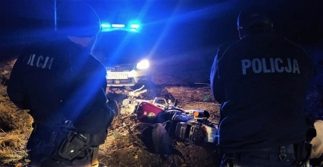 Motocyklista wydmuchał dwa promile alkoholu. Motocykl porzucił na polu.