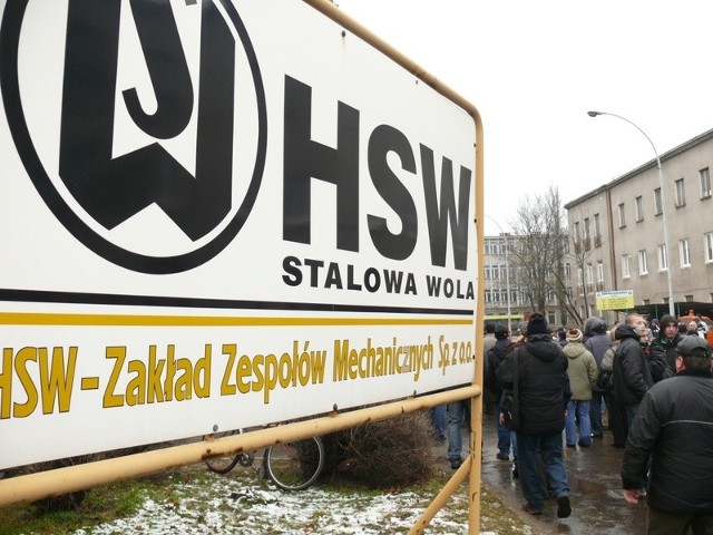 Dla wszystkich zwolnionych pracowników Zakładu Zespołów Mechanicznych rozpoczęło się teraz wyczekiwanie kto zostanie przyjęty.