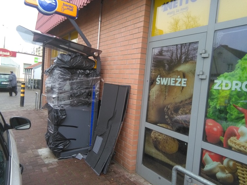 Bankomat został wysadzony przy sklepie Netto na os. Piaski w...