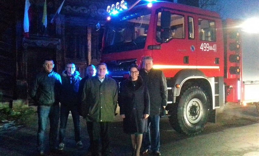 Nowy samochód ratowniczo - gaśniczy w Ochotniczej Straży Pożarnej w Krynkach