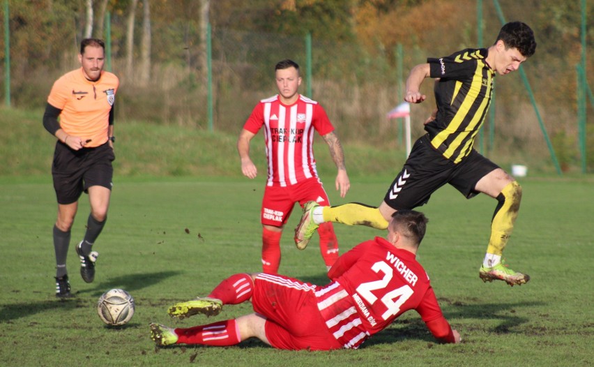 Wicher Miedziana Góra przegrał aż 0:4 z Naprzodem Jędrzejów....