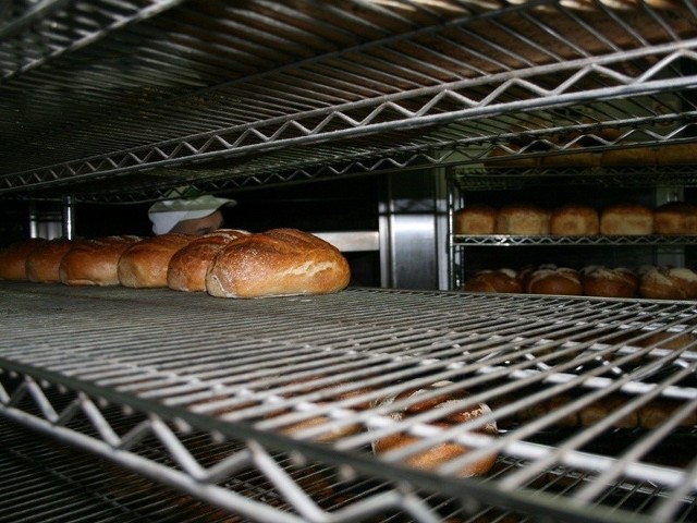 Aby chleb staniał trzeba by obniżyć na przykład koszty surowców, energii czy transportu.