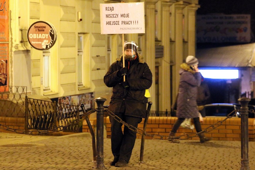 „Bicie pałą to nie praca”. Gorąco na proteście kobiet w Lublinie. Zobacz zdjęcia i wideo