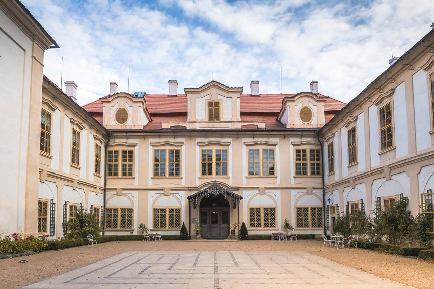 Ciekawostką w parku otaczającym pałac Loučeň, położony około...