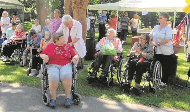 Podopieczni Domu Pomocy Społecznej w Więckowicach na Dzień Seniora zapraszają gości z całego powiatu