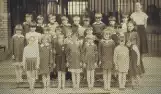100 lat mundurków szkolnych - jak się zmieniały na przestrzeni lat?