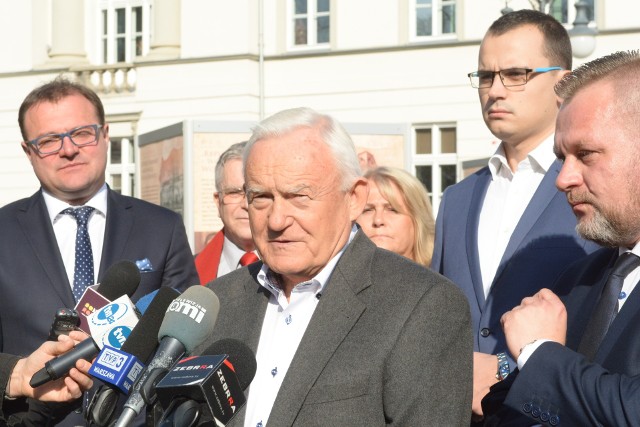 Leszek Miller zaapelował o poparcie dla Radosława Witkowskiego w wyborach na prezydenta Radomia oraz kandydatów SLD do Rady Miejskiej na liście prezydenckiego komitetu wyborczego.