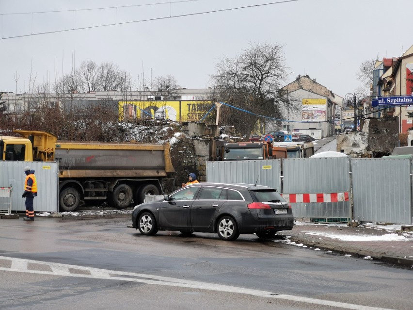 Trwa remont wiaduktów w Chrzanowie. Komunikacyjny paraliż. W godzinach szczytu lepiej omijać centrum miasta [ZDJĘCIA]