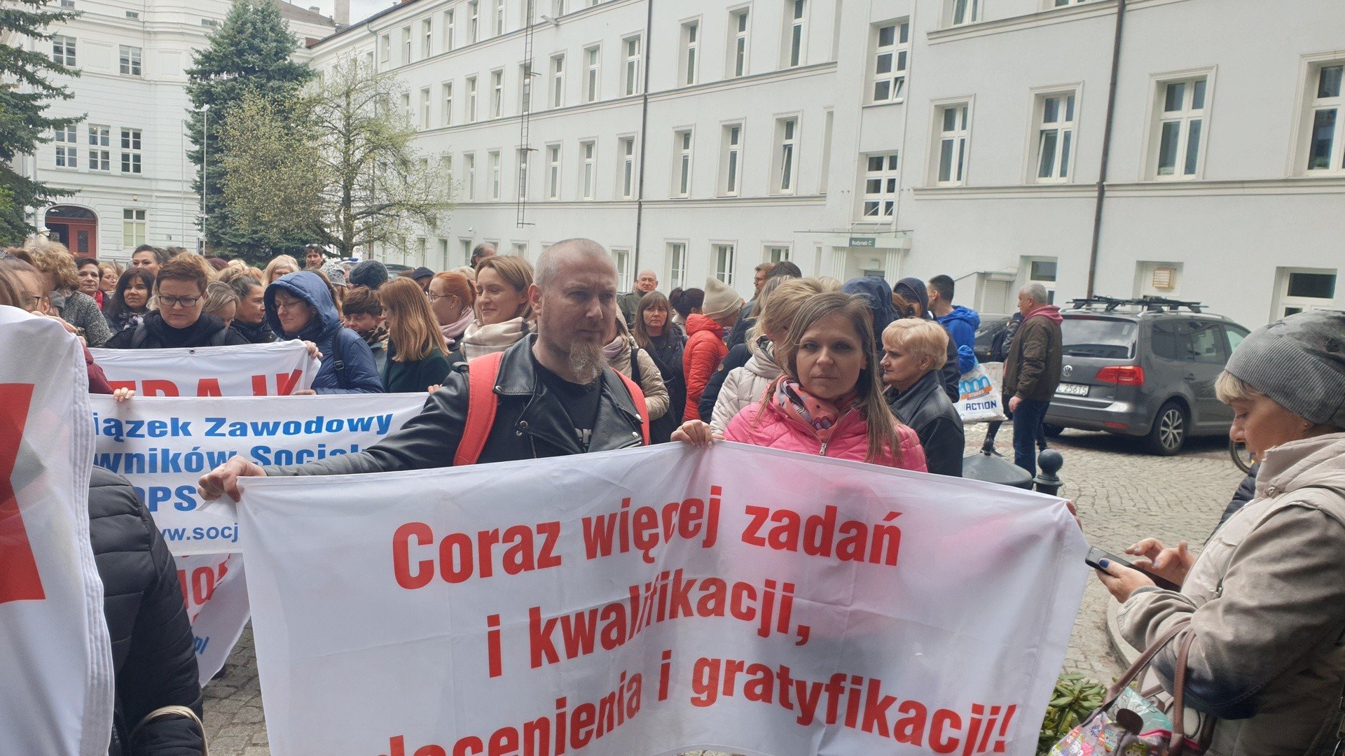 Pracownicy socjalni MOPS w Łodzi rozpoczęli strajk. Mogą być problemy dla  petentów | Dziennik Łódzki
