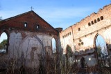 Tajemnicze ruiny starego kościoła. Jego tragiczna historia sięga prawie 200 lat wstecz. Co wydarzyło się w Grodźcu?