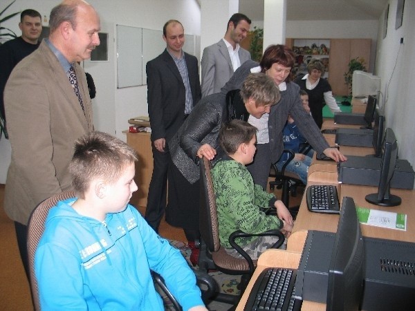 Pracownia komputerowa w Szkole Podstawowej w Babicach wzbogaciła się o nowoczesny sprzęt komputerowy.