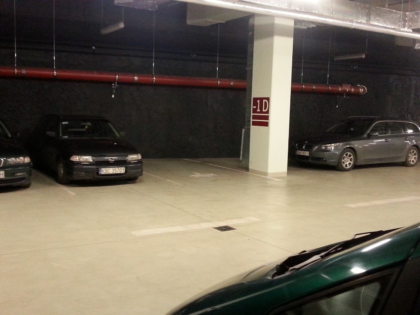 Wrocław: Znów wywiesili kartkę "brak miejsc" na parkingu NFM, a miejsca... są