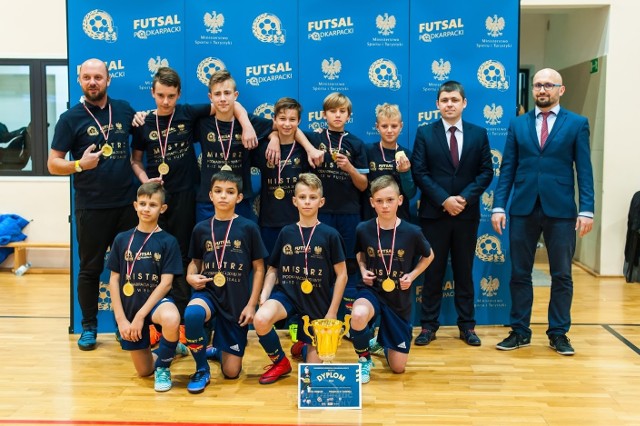 Akademia Piłkarska Piłkarskie Nadzieje została futsalowym Mistrzem Podkarpacia do lat 12