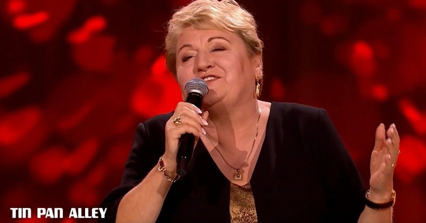 W The Voice Senior Lidia Jurek - śpiewająca sekretarz Gminy Grębów podbiła serca jurorów. Zobaczcie zdjęcia i jej występ