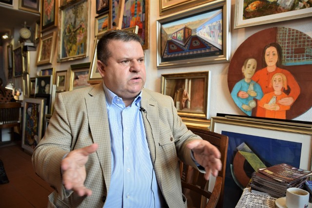 Piotr Zieliński, założyciel, kustosz i kurator wystaw w Galerii Sztuki Wirydarz w Lublinie
