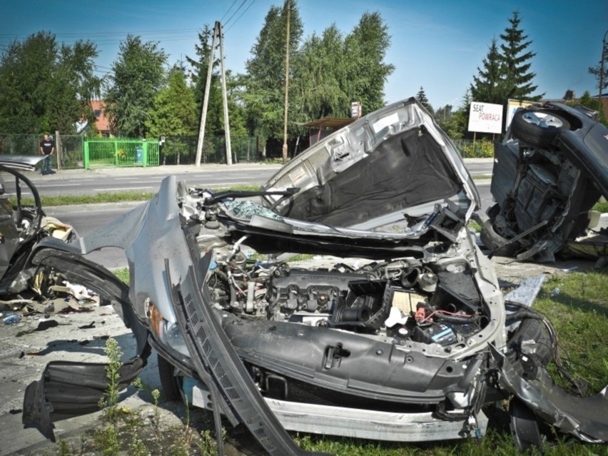 Ul. 1000-lecia Państwa Polskiego. Wypadek taxi. 28-latek w ciężkim stanie (zdjęcia, wideo) 
