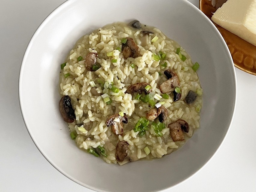 Risotto to szybkie danie do zrobienia na jednej patelni....