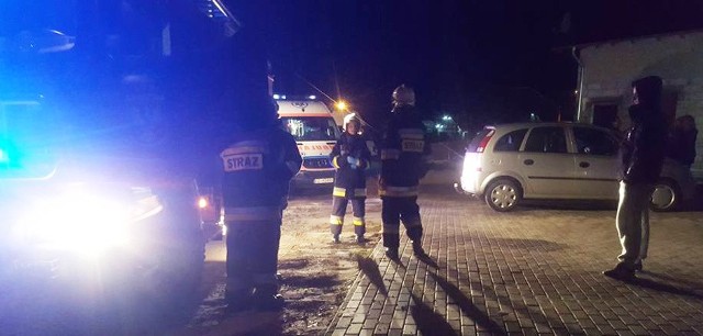 Na miejsce została wezwana straż pożarna z Kargowej. Jeden z mężczyzn trafił do szpitala.