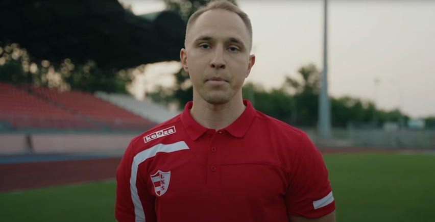 Hubert Błaszczak nowym trenerem ŁKS-u Łomża. Kim jest 29-latek, jakie posiada doświadczenie i ambicje sportowe?