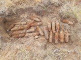 W miejscowości Dorotka rolnik znalazł kilkadziesiąt pocisków. Zobacz zdjęcia 