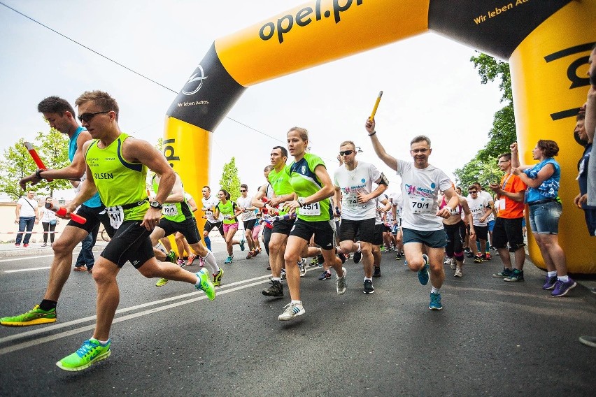 W Electrum Ekiden biorą udział drużyny po 6 biegaczy.