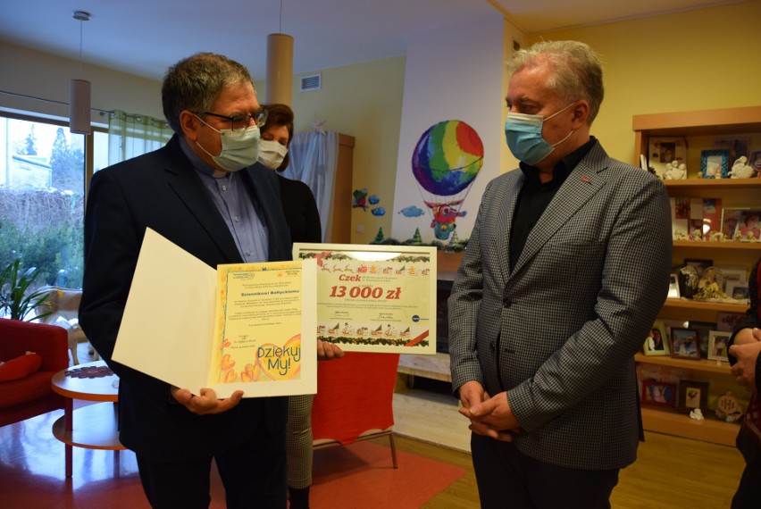 Hospicja z Gdańska i Gdyni otrzymały wsparcie od biznesu w ramach akcji "Pomóż Św. Mikołajowi", organizowanej przez "Dziennik Bałtycki"  
